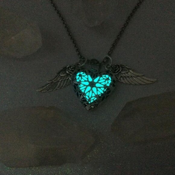 Glow in the Dark Gothic Heart Locket Necklace with Angel Wings – Vintage Jewelry - Picture 7 of 8